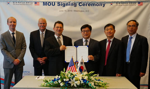 왼쪽부터 MARPA의 Mr. Ryan Aggergaard(Associate), International Trade Administration의 Mr. Fred Elliot (International Trade Specialist), MARPA의 Mr. Jason Dickstein(President), KOTRA의 윤원석 정보통상지원본부장, 이태식 북미지역본부장, 김종춘 워싱턴 무역관장