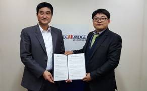 이리언스 김성현 대표(좌) 골든브릿지 박윤재상무이사(우)
