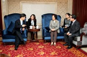 중국 상주시 방국강 상주시 부시장(좌)과 신연희 강남구청장(우)