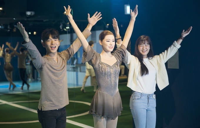 피겨퀸 김연아와 함께 포즈를 취하면서 데이트를 즐기는 모습.