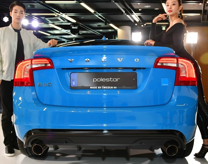 S60폴스타의 뒷 모습.