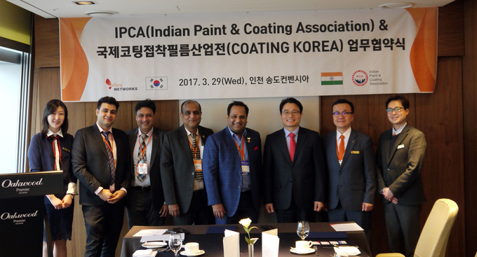 IPCA 회장 Mr. Jatin(右에서 4번째), ㈜이상네트웍스 대표이사 조원표(右에서 3번째) / 제공 : ㈜이상네트웍스