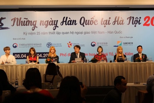 현지 언론 대상 기자 회견 모습(왼쪽에서 네 번째 한국관광공사 정창수 사장)