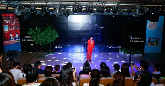 지난 8월 2,3일 중국 베이징에서 개최된 2018 대학로공연관광페스티벌(웰컴대학로) 사전 홍보행사에서 열창중인 뮤지컬 배우 카이. 카이는 웰컴대학로 홍보대사이다.
